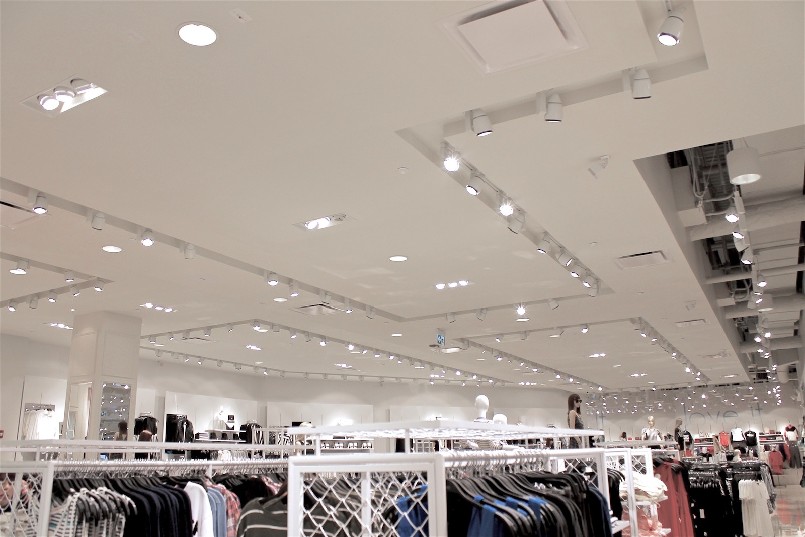 Luxury Retail: Forever 21 Guilford Town Centre Completed 2013