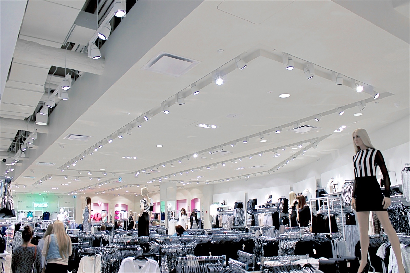 Robertson-Walls-Ceilings-Completed-Projects-Luxury-Retail-Forever21-4 FOREVER 21 GUILFORD TOWN CENTER AND METROTOWN